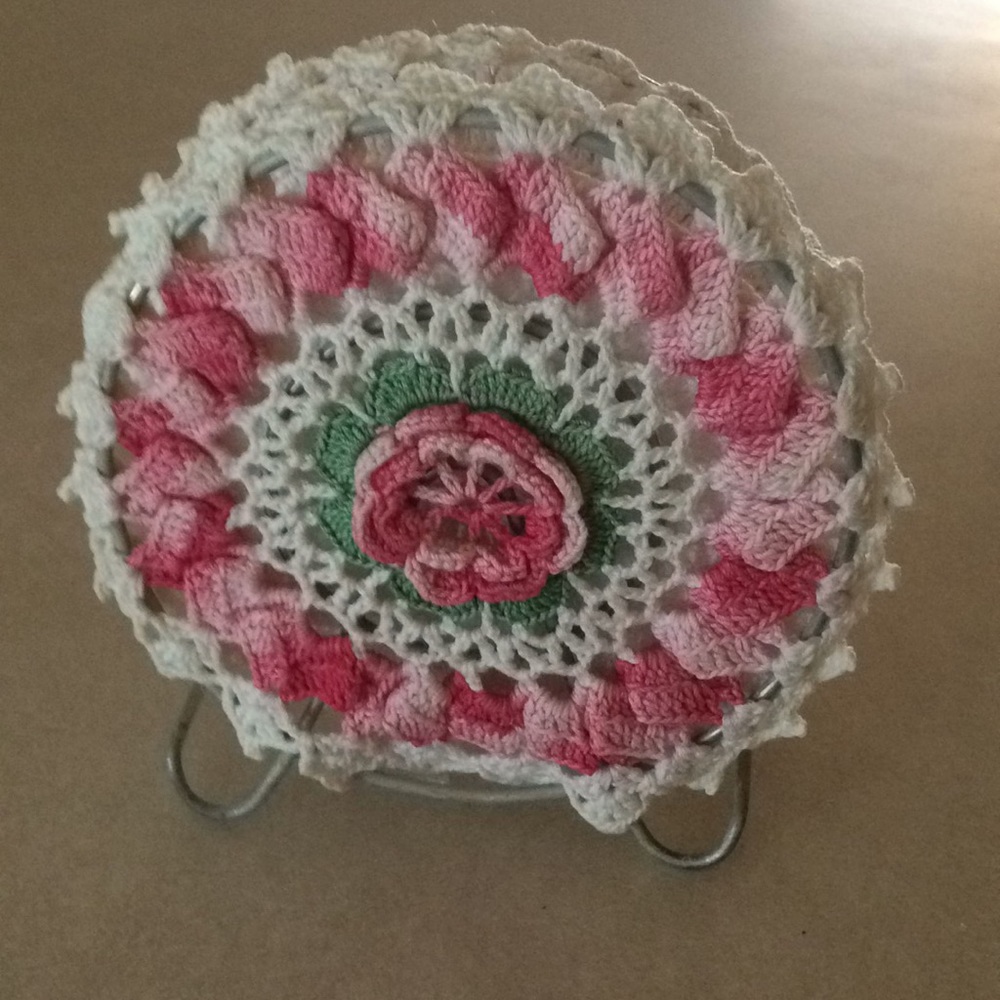 Vintage hand crocheted napkin holder! Adorable!!!!